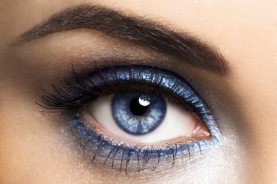 Blue contact lenses