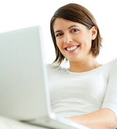 Girl on computers surfing GetLenses